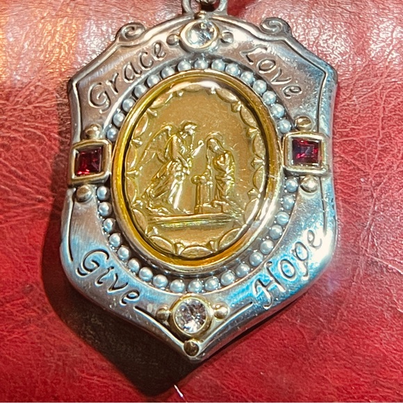 🙏Beautiful Piece of History! Vintage Christian Emblem Necklace! - Picture 5 of 8